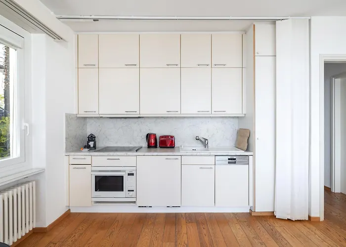 View Including Parking Ασκόνα